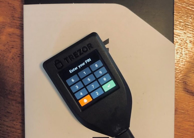 trezor-model-T-kriptopénz-mycryptoption-hardver-wallet-kriptopénz-tárca-3