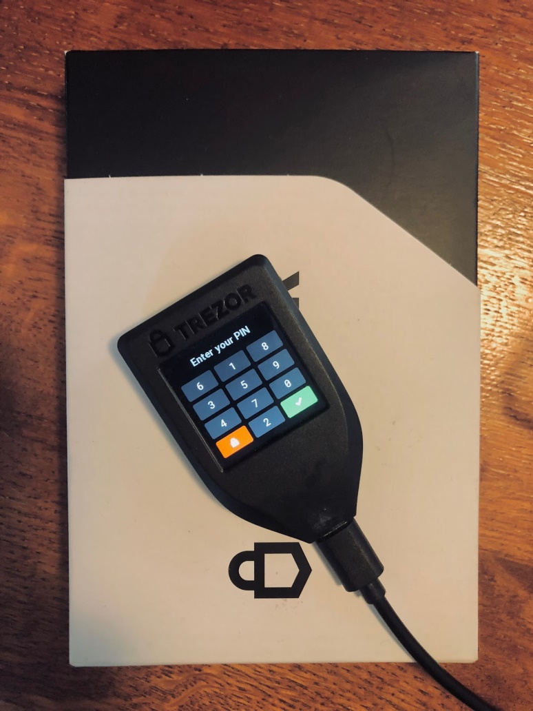 trezor-model-T-kriptopénz-mycryptoption-hardver-wallet-kriptopénz-tárca-3