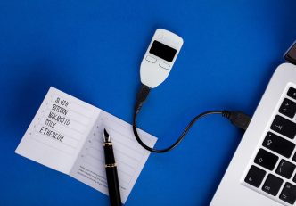 trezor-one-kriptopénz-hardware-wallet-kriptopénz-tárca-bitcoin-ethereum-mycryptoption