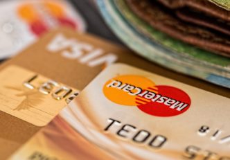 Az USA-ban már fel lehet már iratkozni a Coinbase bankkártyájára