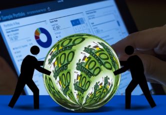 Gyengül a dollár, a befektetők bitcoinra váltanak