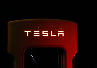 A Binance tokenizálja a Tesla részvényeket - Valódi részvény fedezet minden TSLA token mögött