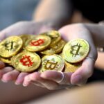 Ce factori modelează și influențează prețul Bitcoin? Să vedem cum este determinat prețul BTC Milyen tényezők alakítják a Bitcoin árát? mycryptoption