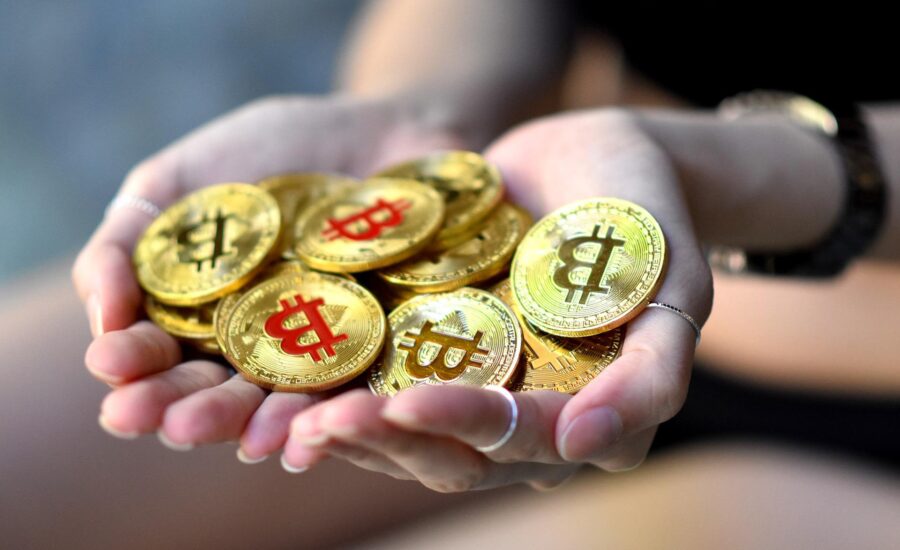 Ce factori modelează și influențează prețul Bitcoin? Să vedem cum este determinat prețul BTC Milyen tényezők alakítják a Bitcoin árát? mycryptoption